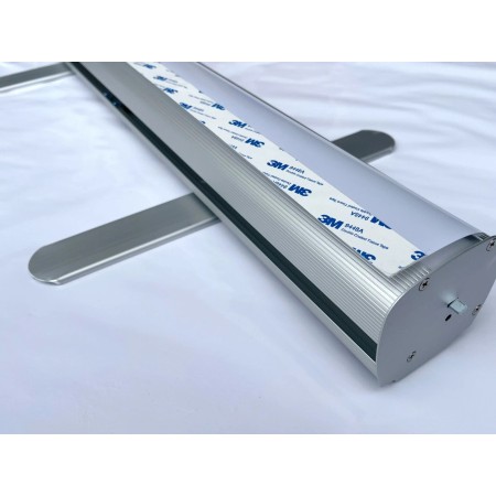 Narrow base roll-up banner stand